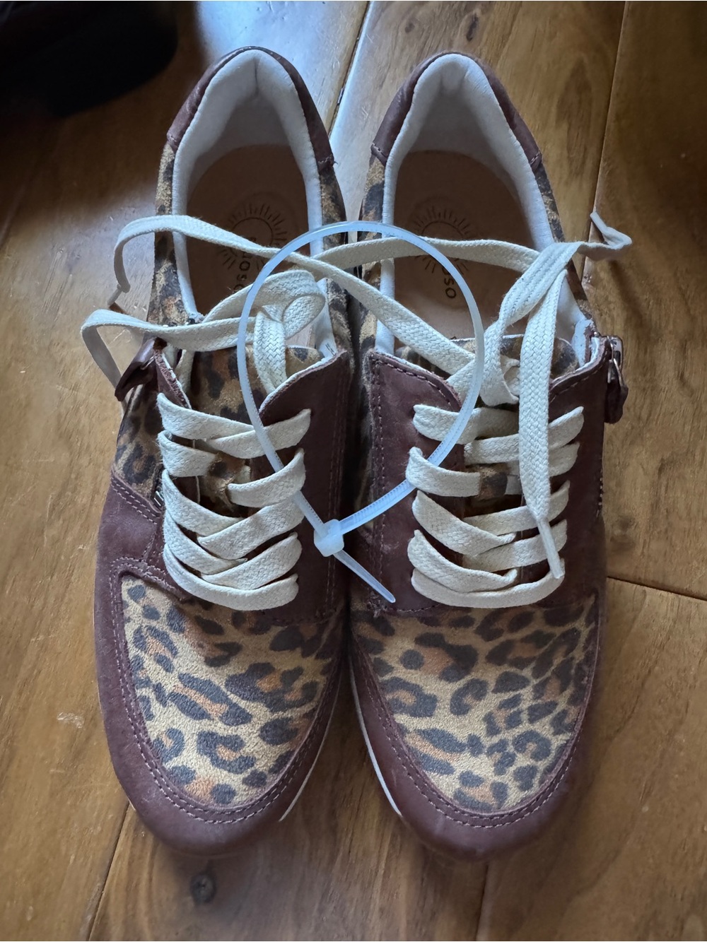 NWT Brioso Mimi Suede Zip Sneakers Sz 6 (no original box) - Picture 3 of 5